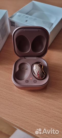 Продам наушники sumsung galaxy buds live