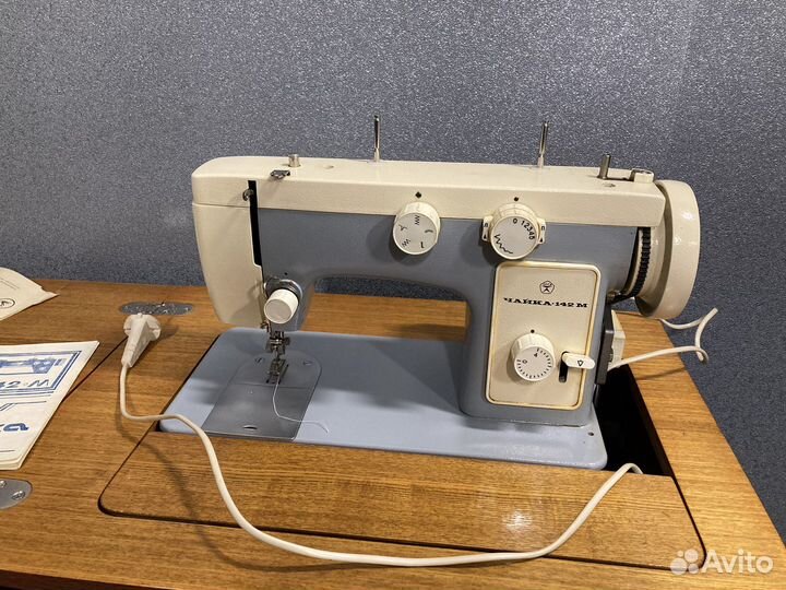 Швейная машинка чайка 142м