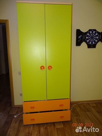 Кровать - чердак со столом, шкаф для детской