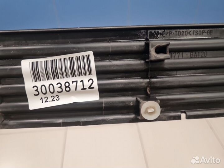 Накладка на подножку правая Lexus LX 570 URJ200 20