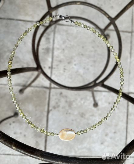 Колье чокер из цирконов и перламутра