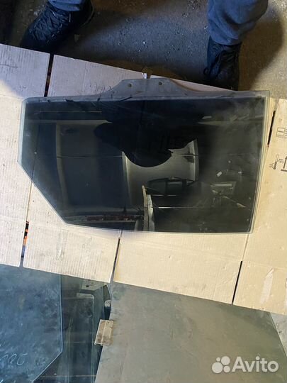 Стекло заднее правое mazda 323f BG