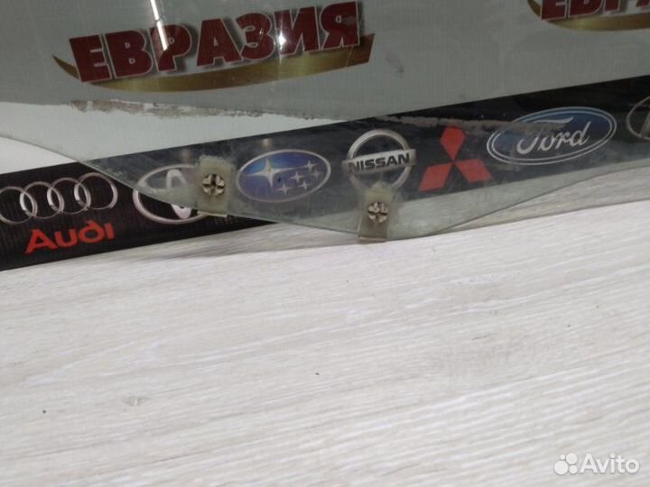 Стекло двери переднее левое Mitsubishi Galant EA1A