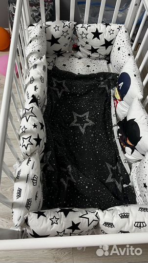 Детская кроватка с универсальным маятником