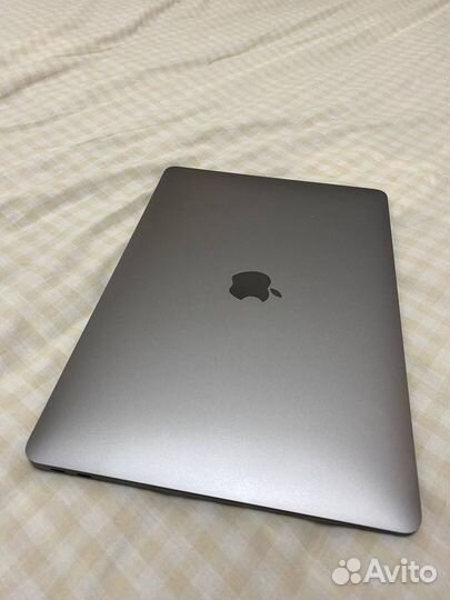 Продаю MacBook Air 13, M1 512 GB цвет серый космос