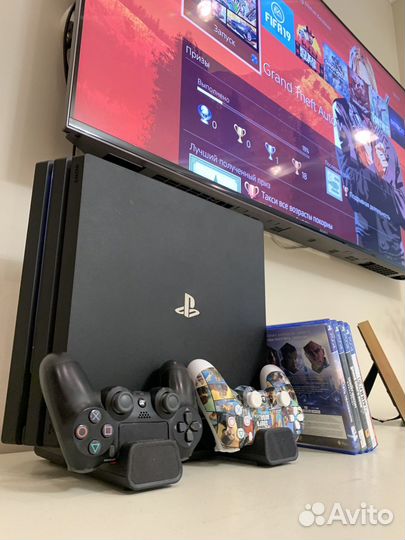 Ps4 pro 1tb с играми,2 джостика