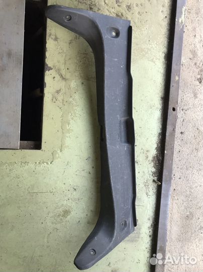 Пластик багажника