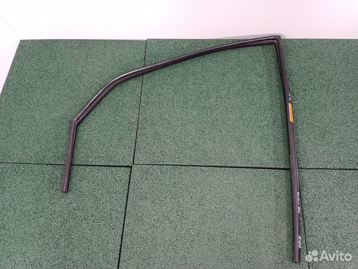 Уплотнитель стекла зад. прав. двери KIA Sportage 2