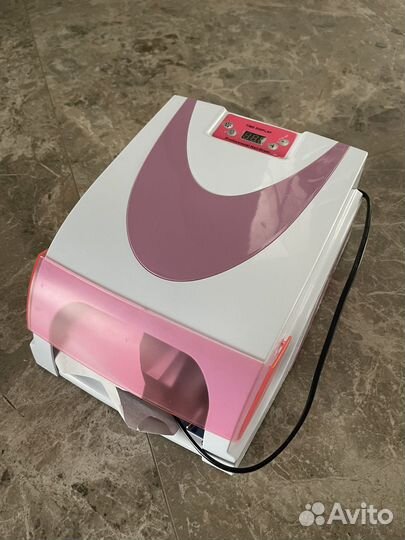 Ультрафиолетовая лампа для закрепления лака ногтей