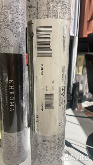 Два рулона обоев