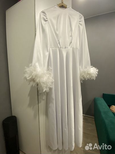 Платье на никах