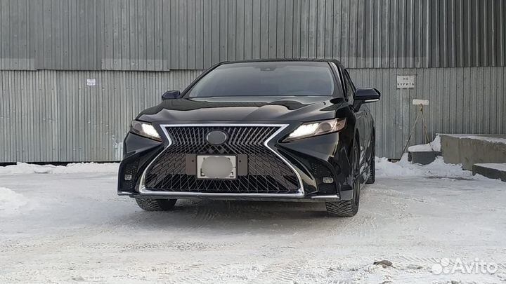 Camry 70 Передний бампер в стиле Lexus Q3WN2