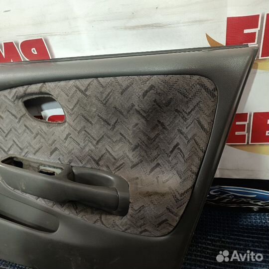 Обшивка двери передняя правая Suzuki Cultus G16A