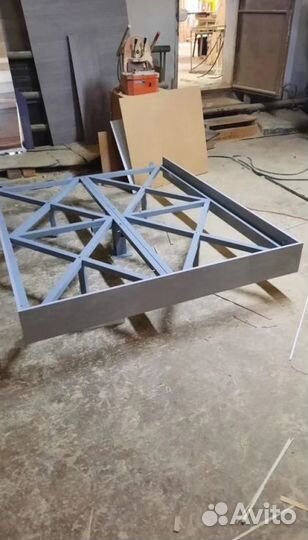 Парящие кровати в ассортименте