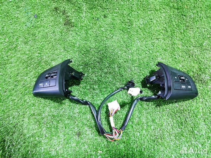 Кнопки мультимедиа на руль Mazda 3 (BL) 2013