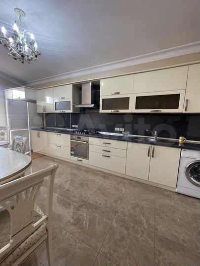 3-к. квартира, 140 м², 3/5 эт.