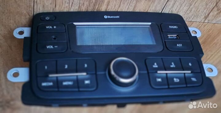 Штатная магнитола LADA x-ray