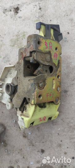 Замок двери задний правый Ford Focus 1