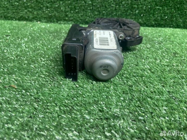 Моторчик стеклоподьемника передний левый Kia Ceed