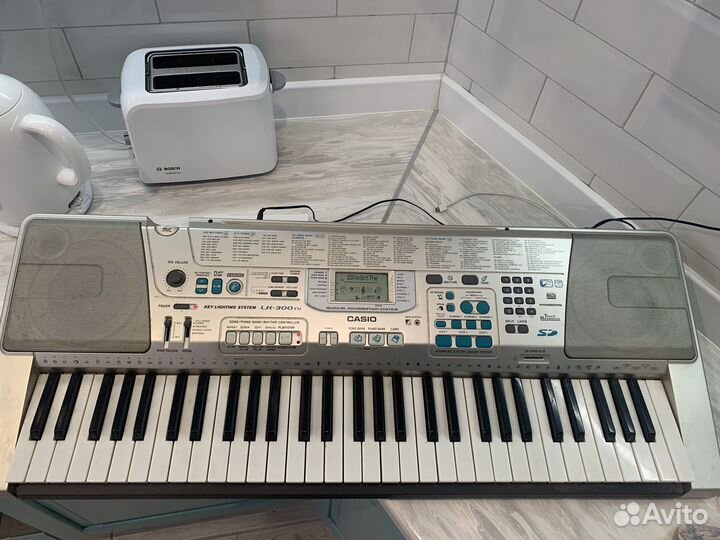 Синтезатор casio lk 300 tu