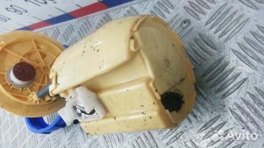 Датчик уровня топлива toyota verso AR2 (AVN20M801)