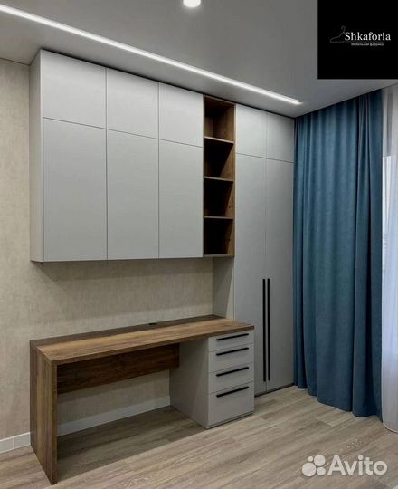 Шкаф распашной с полками