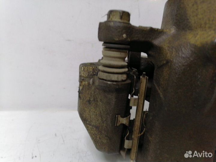 Суппорт тормозной передний правый Nissan Urvan E24