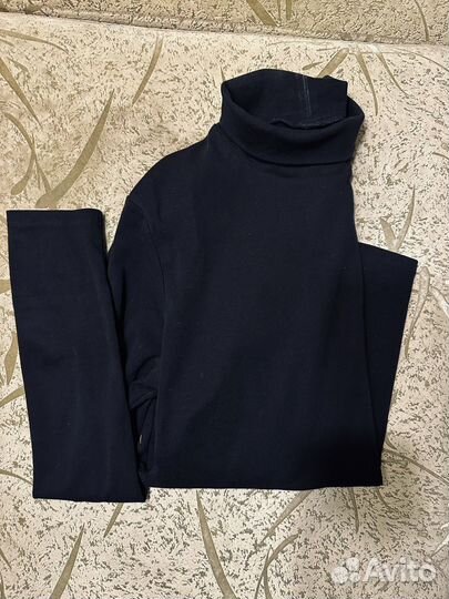 Черная водолазка uniqlo L