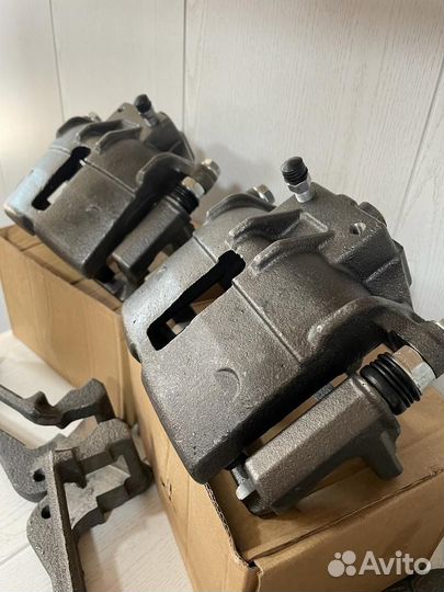 Суппорта передние на газель новые (комплект)