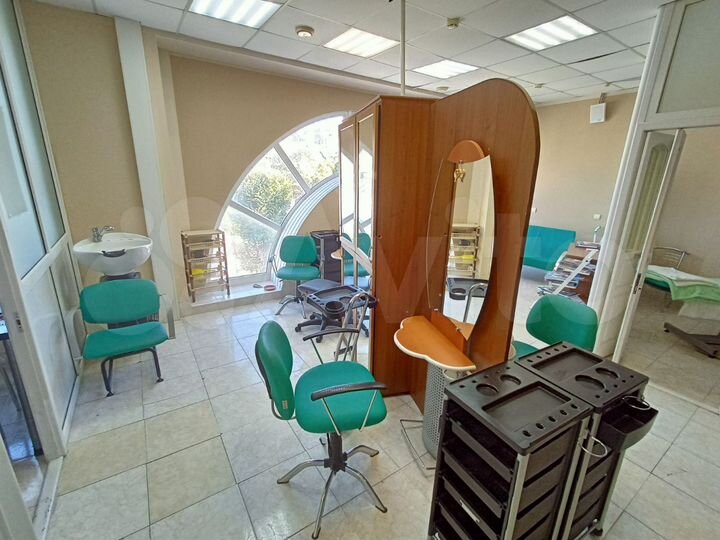 Оборудованный Салон Красоты на Очаковцев, 57.5 м²