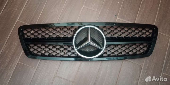 Решетка радиатора С-klass w203