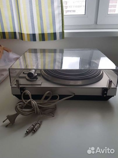 Проигрыватель винила Philips и усилитель Toshiba