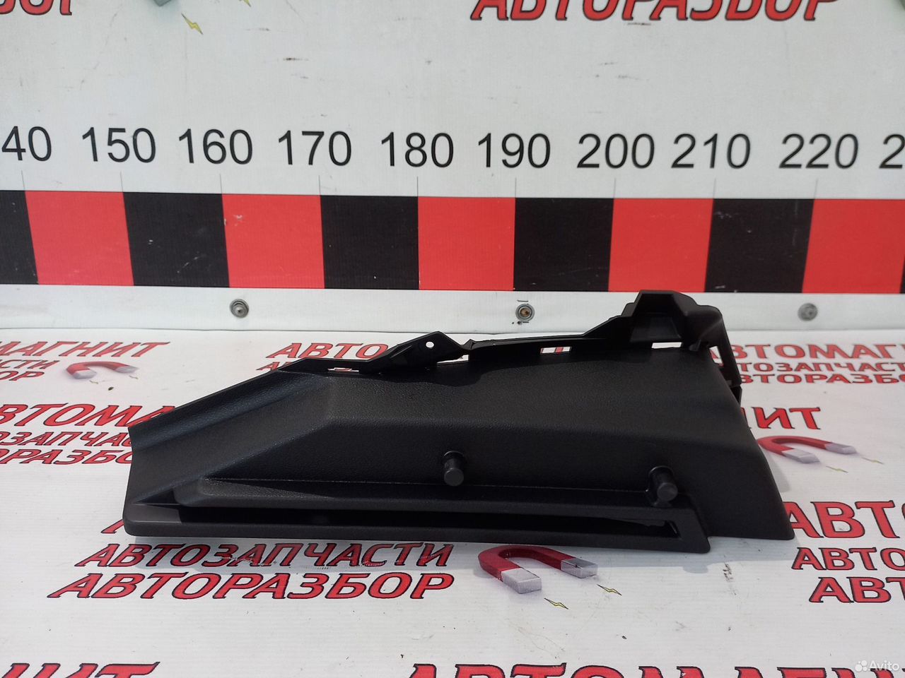 Кронштейн полки багажника левый Шкода Октавия А7