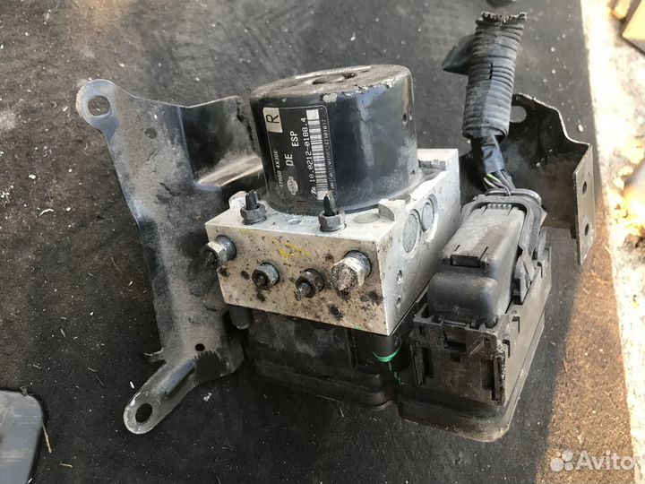 Блок ABS 476604X30E Nissan Pathfinder R51
