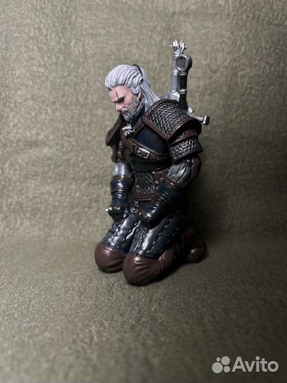 Фигурка ведьмак 3