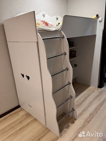 Кровать чердак с шкафом и полками