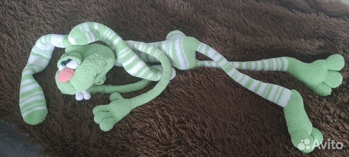 Вязаная игрушка зайчик