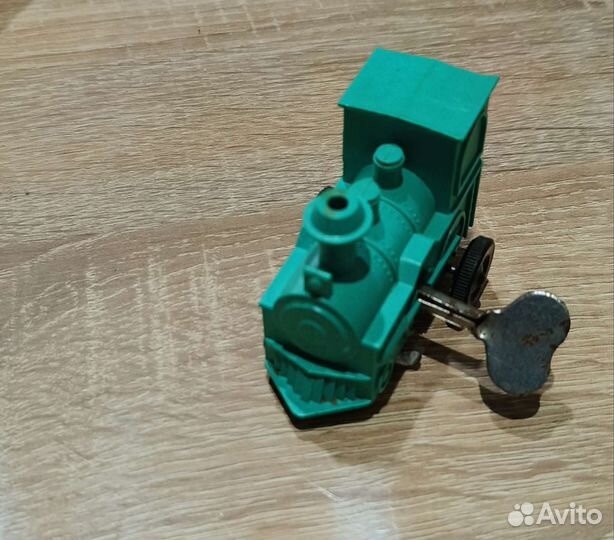 Игрушка паровоз заводной СССР