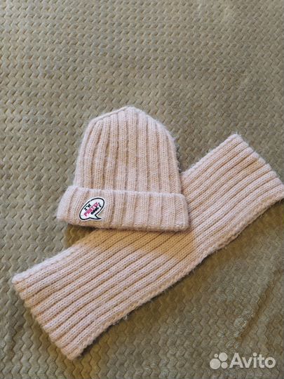 Шапки на девочку, перчатки, шарф