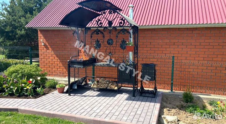 Мангал с крышей