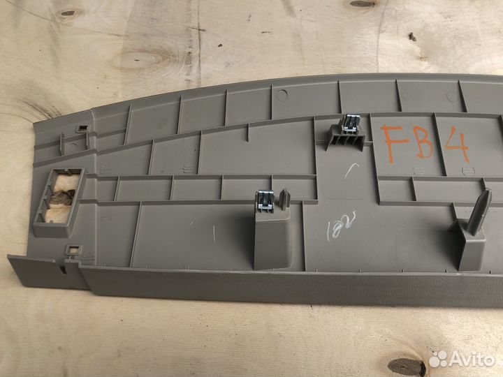 Обшивка двери багажника Cadillac SRX II 09-16