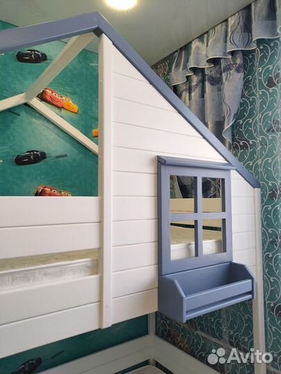 Двухъярусная кровать Домик с окном