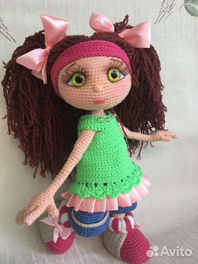 Вязаная кукла ручной работы