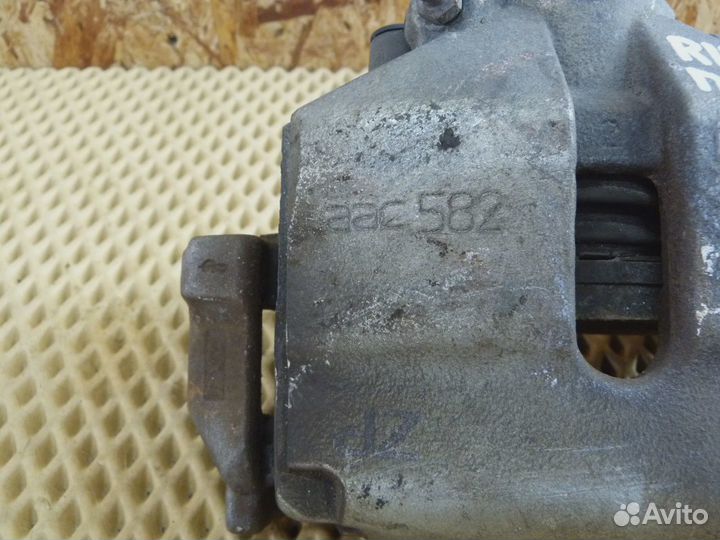 Суппорт передний правый VW Passat B7 2011-2015 (1K0615124E 1K0615125A)