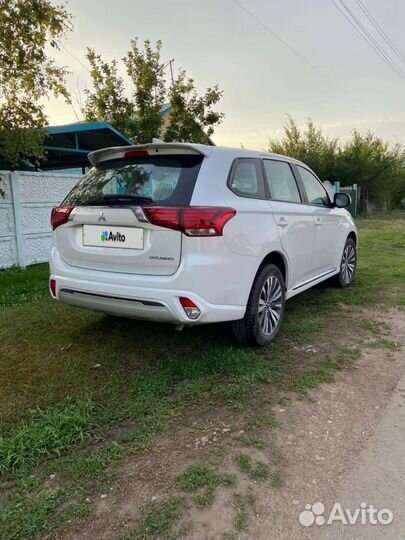 Mitsubishi Outlander 2.0 CVT, 2022, 25 км