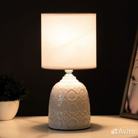 Настольная лампа 'Джастин' Е14 40Вт белый 13х13х25