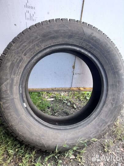 Yokohama IceGuard Stud IG65 215/65 R16