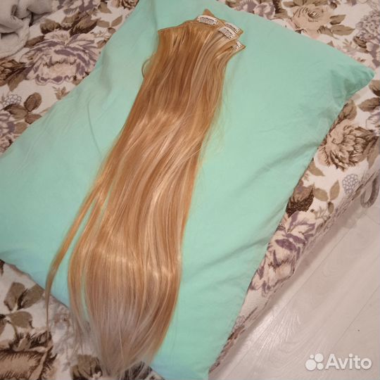 Волосы на заколках блонд