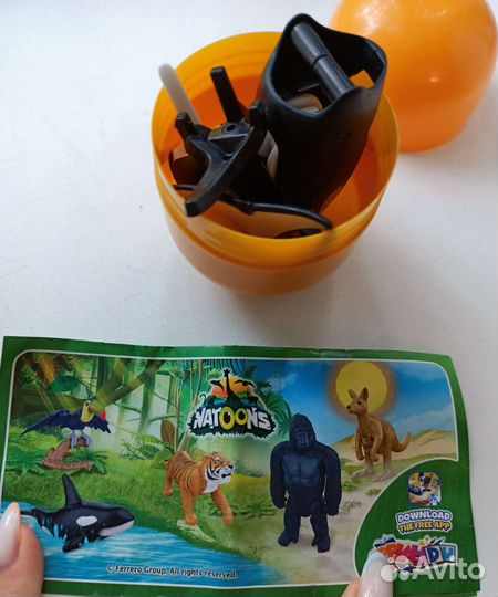 Фигурка Пчела и Косатка из Киндер Макси