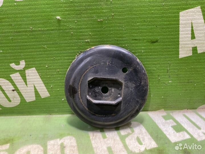 Чашка пружины задняя правая Nissan Bluebird U13